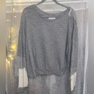 NWOT! We The Free/Free People~Patch Cropped Sweatshirt w/Thumb Holes.Grey. Sz M